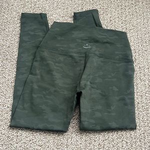 SOLD | Beyond yoga camo leggings